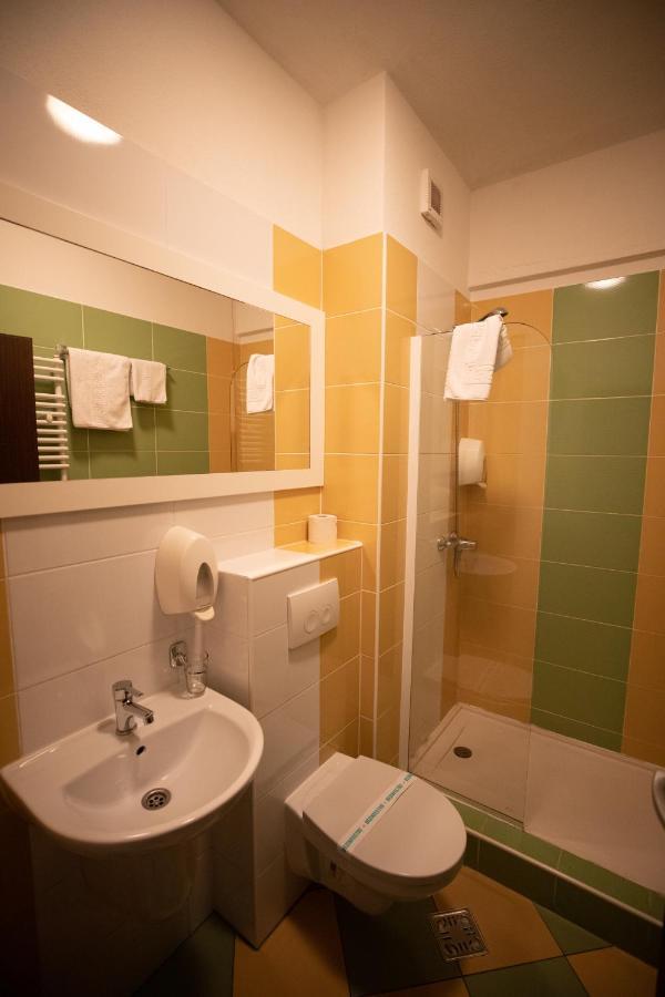 Check Hotel