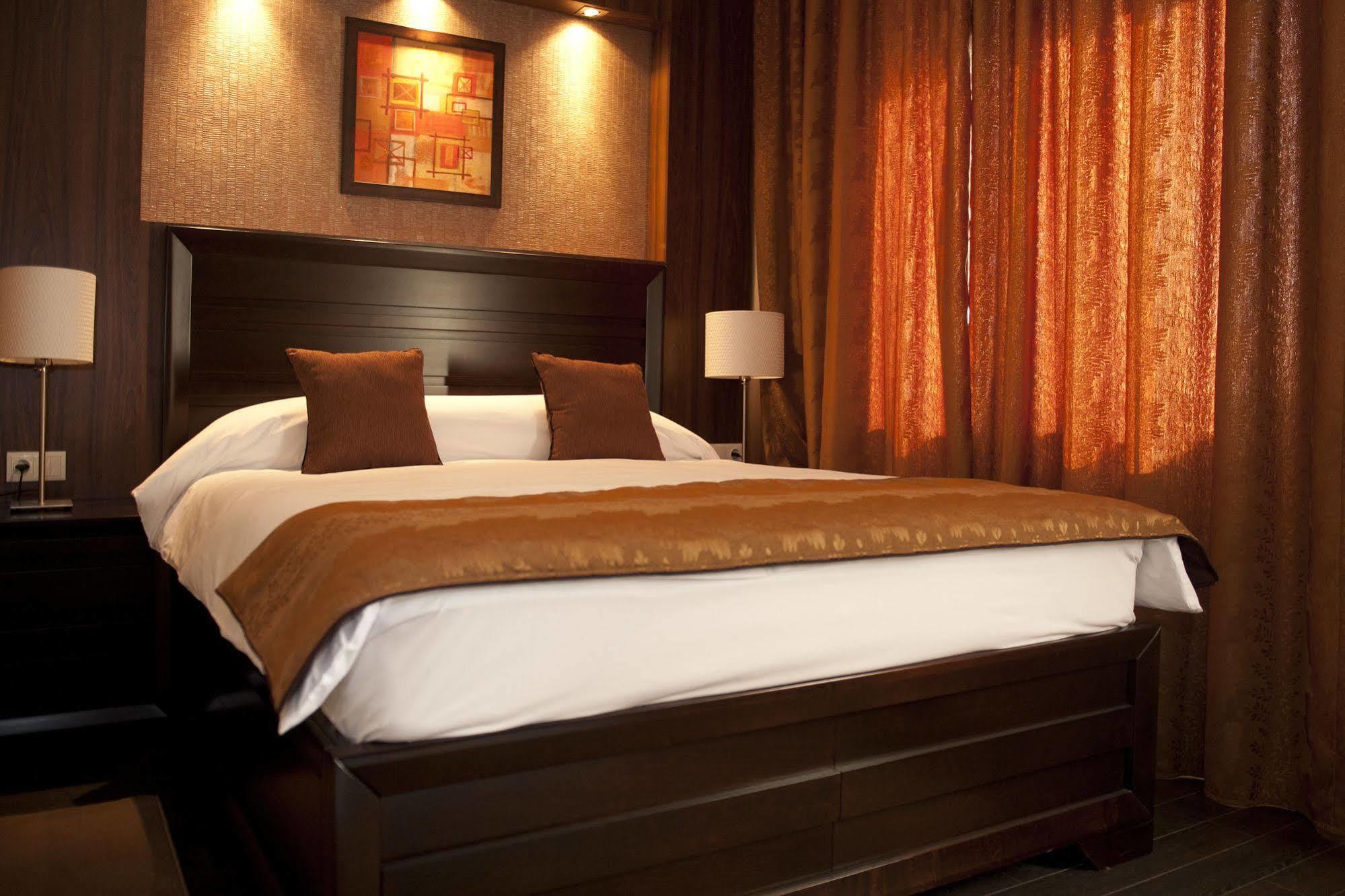 Hotel Check 3*
